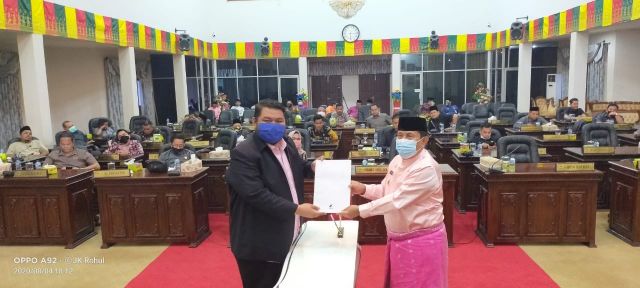 Disaksikan Bupati Rokan Hulu, Ranperda Disahkan Menjadi Perda