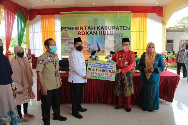 Masyarakat Rokan Hulu Dapat Bantuan Sembako Dari Kemensos RI