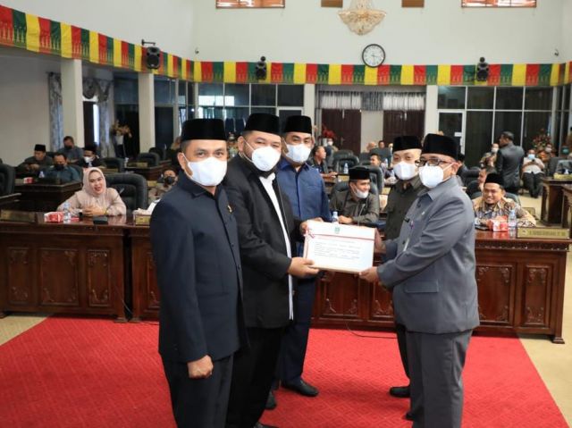 Melalui Rapat Paripurna DPRD, Pemkab Rohul Sampaikan 3 Ranperda