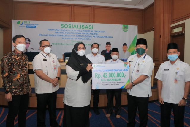 Buka Sosialisasi Perbup, Bentuk Komitmen Bupati H. Sukiman Lindungi ASN dan Pekerja di Rohul