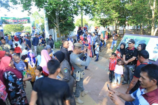 Tahun baru, Hutan Kota Pasir Pengaraian membludak ,pengunjung mencapai 50.000 orang