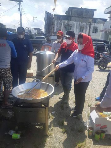 Tanggap Cepat Bencana Banjir, Bupati Rohul H.Sukiman Tinjau Langsung Posko Dan Dapur Umum