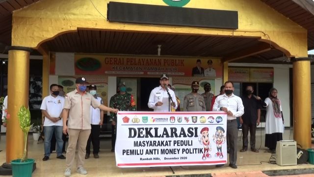 Deklarasi Anti Money Politik, Panwascam Rambah Hilir Bersama Upika Kecamatan Bagikan Selebaran Anti Money Politik