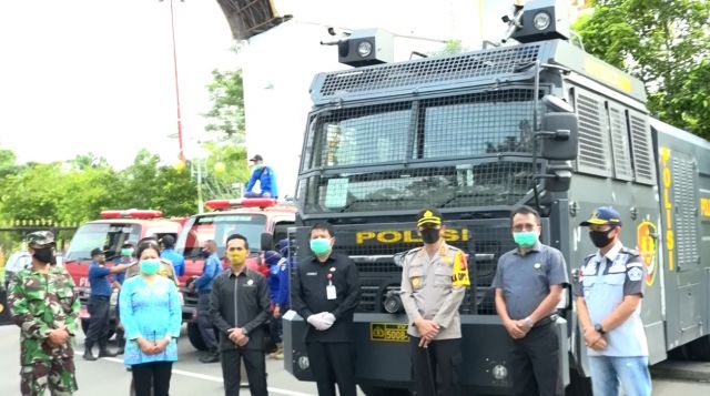 Upaya Pencegahan Covid-19, Pemkab Apresiasi Polres Rohul Kembali Lakukan Penyemprotan Disinfektan