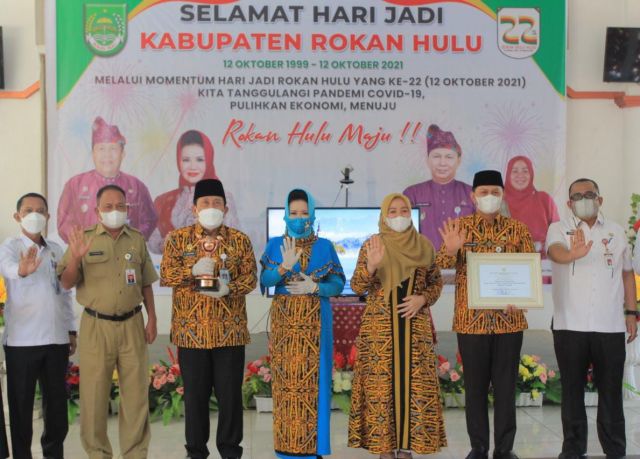 Komit Wujudkan Kesetaraan Gender dan Kelompok Marginal, Bupati H. Sukiman Terima Penghargaan Anugerah Parahita Ekapraya dari Menteri PPPA RI