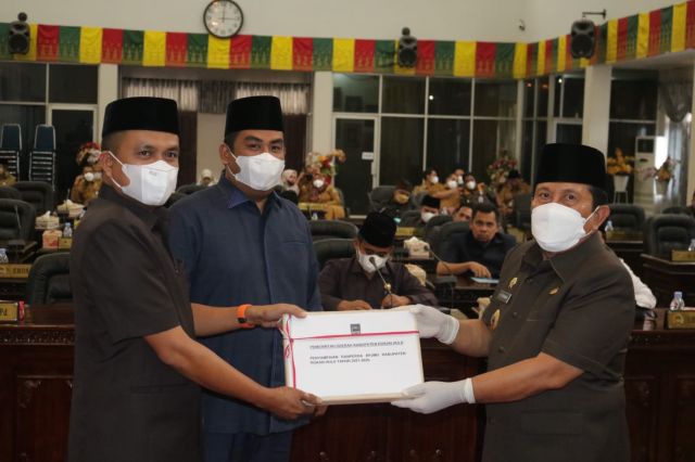 Bupati H. Sukiman sampaikan Ranperda RPJMD Rohul 2021-2026