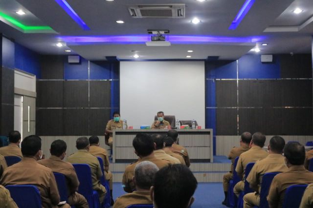 Rapat Bersama Pejabat Eselon II, Pjs Bupati Minta Semuanya Netral Tidak Memihak Pada Salah Satu Calon Pada Pilkada serentak