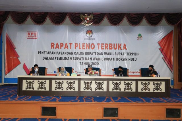 Rapat Pleno Terbuka, KPU Rohul Tetapkan Paslon 02 H. Sukiman – H. Indra Gunawan Sebagai Bupati dan Wabup Rohul Terpilih