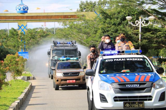 Upaya Mencegah Penyebaran Covid-19, Plh Bupati bersama Forkopimda Lakukan Penyemprotan Desinfektan Skala Besar, Ajak Masyarakat Hindari Kerumunan
