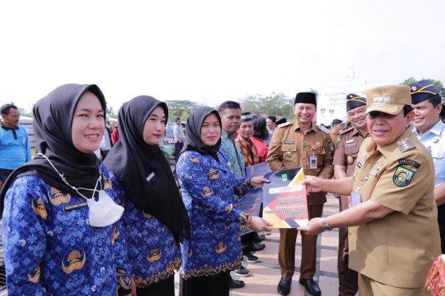 165 CPNS Formasi 2019 Rohul Terima SK Pengangkatan PNS Pada Upacara PHI ke 94