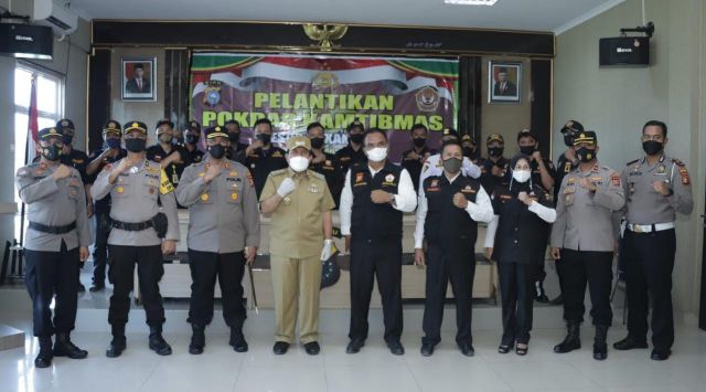 Kapolres lantik Pokdarkamtibmas, Bupati H. Sukiman Pokdarkamtibmas harus disiplin dan jadi contoh di masyarakat