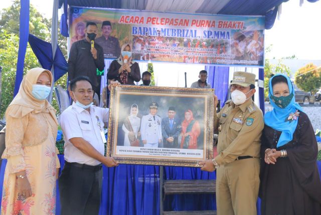 Pelepasan Purna Bhakti, Mubrizal,SP.MMA  Bupati H.Sukiman Pesankan Tetap Jalin Komunikasi Kekeluargaan