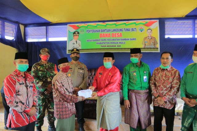 Kunjungan Bupati Ke Desa Rambah Baru Di Sambut Haru Hingga PJ Kades Meneteskan Air Mata