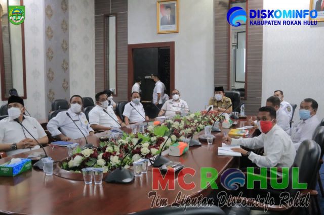 Bupati H. Sukiman Tegaskan Camat dan Kades lebih serius penanganan Covid19 dan laporkan kegiatannya