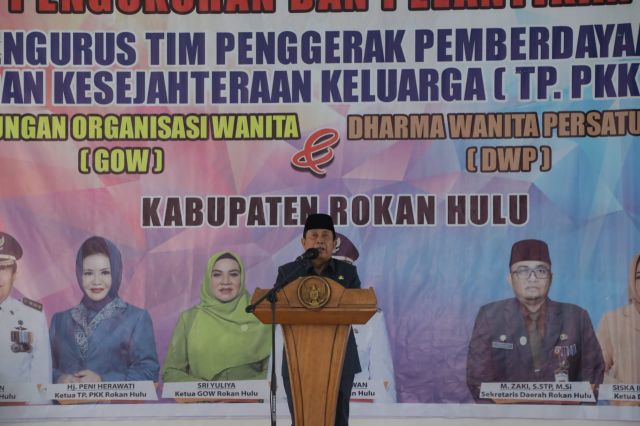 Lantik Pengurus TP PKK, GOW dan DWP Rohul, Bupati H. Sukiman Harap Peran Perempuan Berkontribusi dalam Pelaksanaan Pembangunan