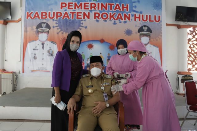  H. Sukiman laksanakan Vaksinasi Dosis ke 2, sebagai contoh dan yakinkan masyarakat