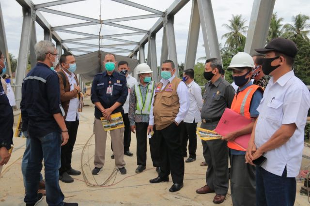 Wagubri Tinjau Pemiliharaan Jalan dan Pembangunan Jembatan Proyek Provinsi di Rohul