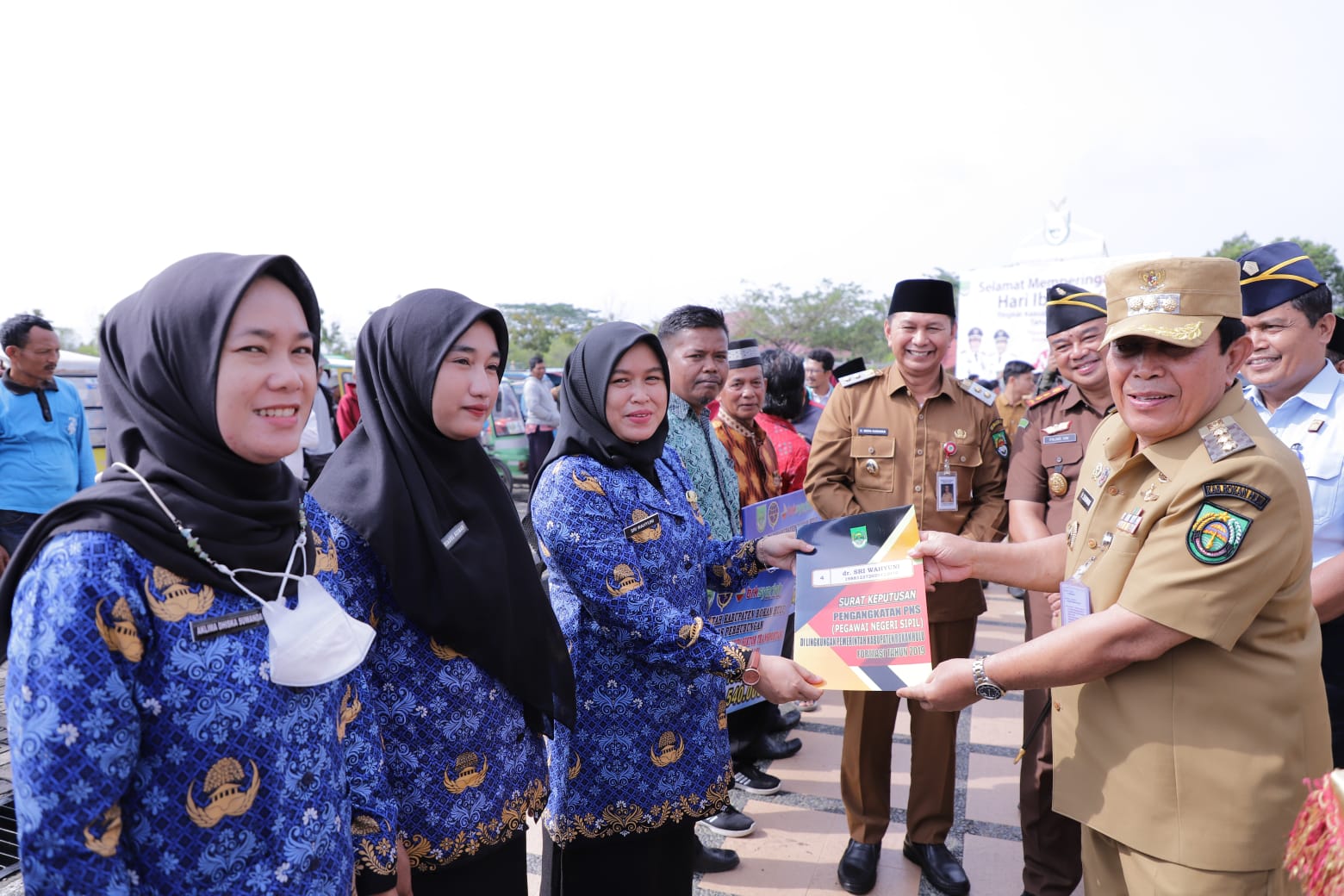 Cpns Formasi Rohul Terima Sk Pengangkatan Pns Pada Upacara Phi