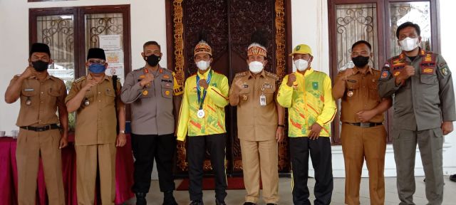 Bupati H. Sukiman Bangga Atlet Rohul Raih Medali Emas Diajang Peparnas XVI Papua