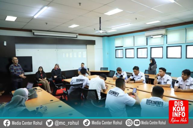 Tingkatkan Kompetensi Peliputan Diera Digitalisasi, Tim Liputan Media Center Kominfo Rohul Ikuti Pelatihan Fotografer dan Videografer di University Telkom Bandung