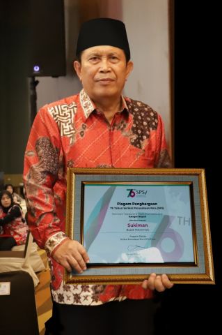 Puncak HUT SPS Ke 76, Bupati H. Sukiman Raih Penghargaan Pemimpin Terpopuler di Media Arus Utama