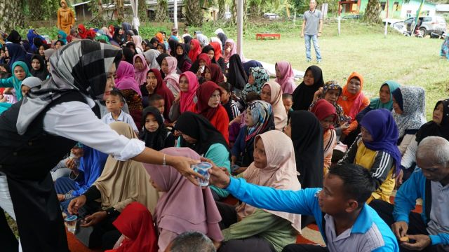 Jelang Lomba PKK KB Kes Tingkat Riau, Bupati Sukiman dan Hj.Peni Ikuti GERMAS di Sialang Jaya