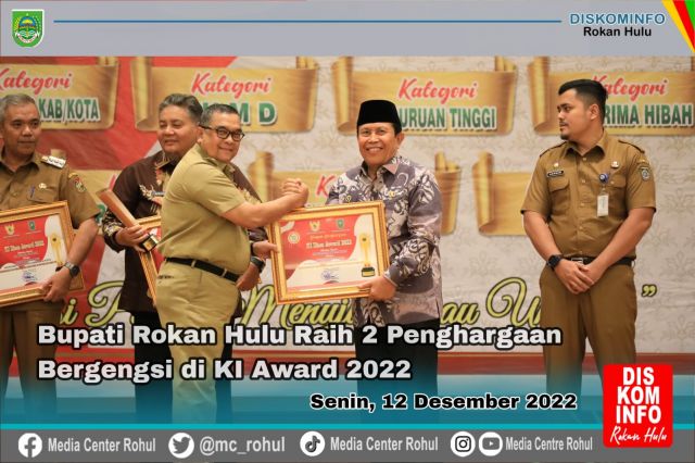 Bupati Rohul H. Sukiman Terima 2 Penghargaan Bergengsi di KI Riau Award 2022