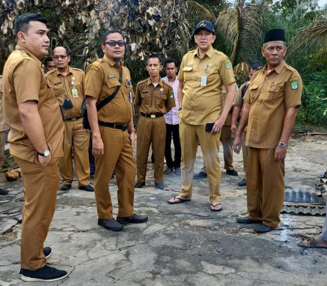 Didampingi Dinas Perkim Rohul Tinjau Lokasi Kebakaran,Dinas PUPR PKPP Riau akan Bangun 7 Unit RLH untuk Korban Kebakaran di Rambah Hilir