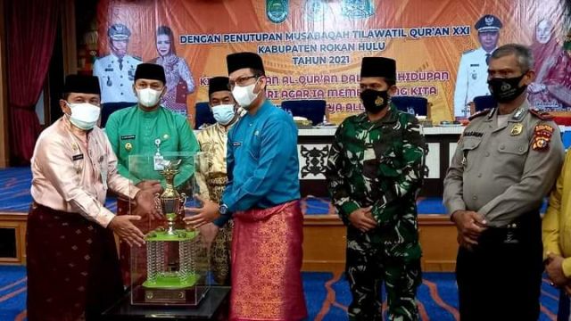 Juara Umum MTQ Ke XXI Tingkat Kabupaten Rohul, Camat Kunto Darussalam Integrasikan Program Pembinaan dengan Pendidikan Agama