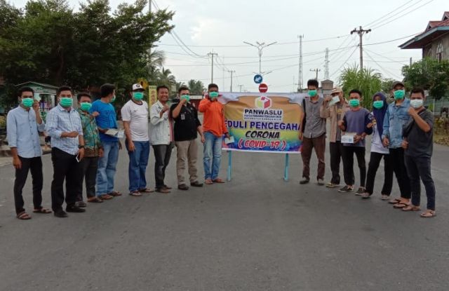 Peduli Covid-19, Panwaslu Kecamatan Rambah Hilir bagikan 1000 Masker