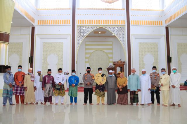 Masjid Bisikan Gaib Ponpes H. Bahtiar Perdana di Pakai, Pemkab Harap Pengusaha Berhasil  Ikut Tingkatkan SDM Rohul