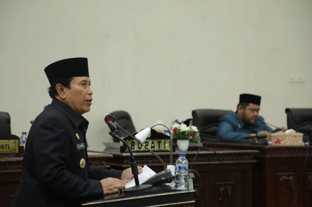Bupati Rohul H. Sukiman Sampaikan Ranperda APBD Perubahan 2022 Senilai 1.6 Triliun
