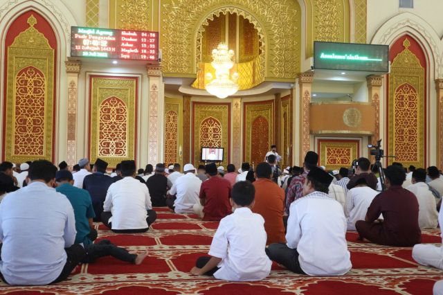 Shalat Idul Adha di Islamic Center, Bupati H. Sukiman Sebut Penting Tanamkan Nilai Keikhlasan dan Semangat Berkurban