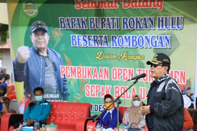Buka Turnamen Sepakbola U-15 Tapung Jaya, Bupati H. Sukiman Harap Sebagai Seleksi Bibit Sepakbola untuk PS Rohul