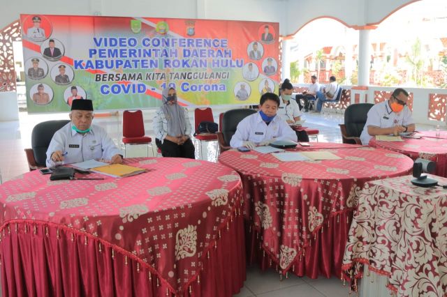 Vidcon Bersama Sekda Prov. Riau, Abdul Haris Berharap Arahan Terkait Penyaluran Bantuan Kepada Masyarakat
